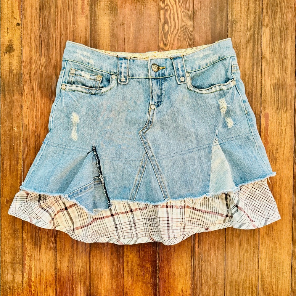 FREE PEOPLE JEAN SKIRT. SIZE 28.